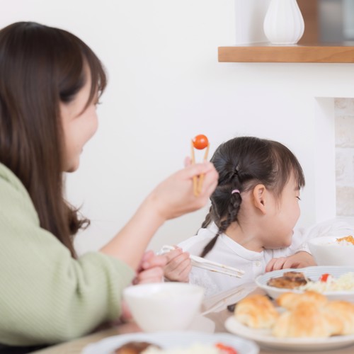 Is this child a picky eater, or do they have ARFID? image